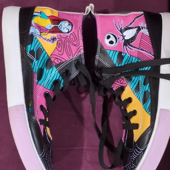 Colorful High-Top Sneakers with Web Design - Picture 4 of 5